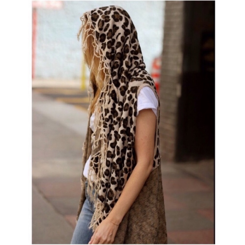 lèRumi Leopard Print Fringe Cardigan Ruana Poncho Wrap, One Size - Picture 4 of 10